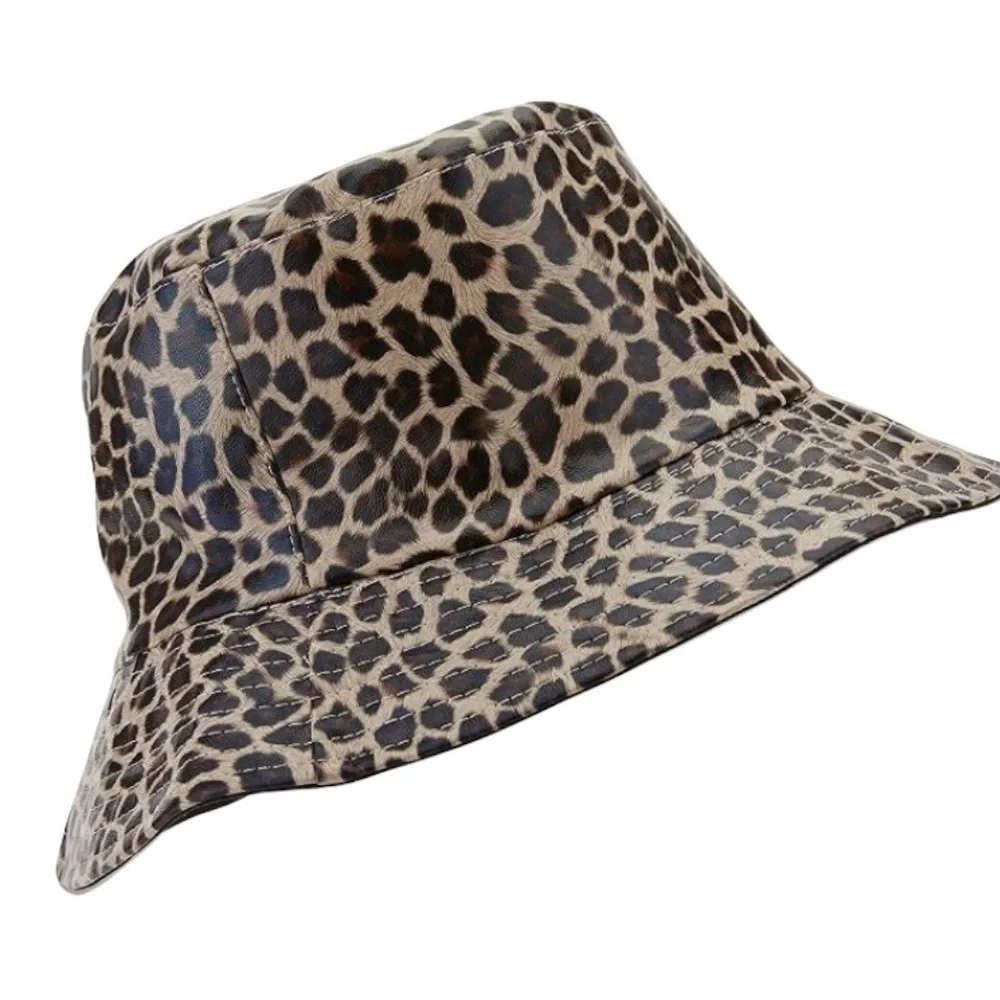 Issac Mizrahi Reversible water resistant bucket hat NWT